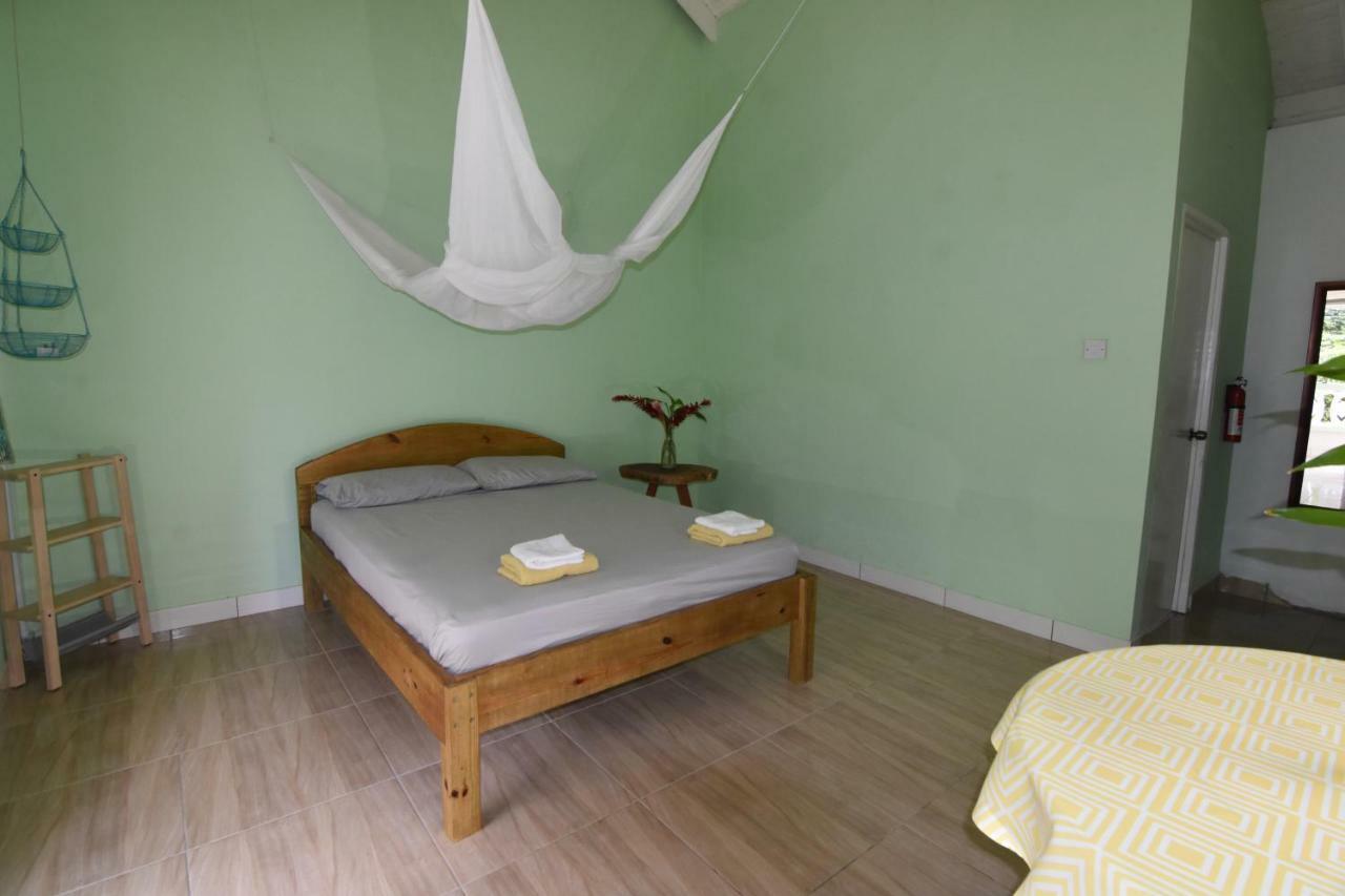Soufriere Guesthouse Buitenkant foto